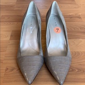 Cute Pointed toe heel